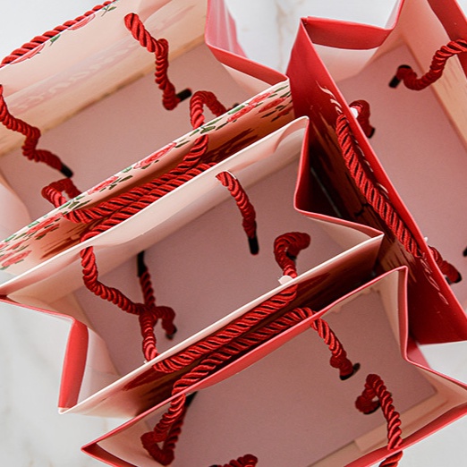 Túi Giấy Đựng Quà Tặng Valentine 14/2, Lễ Tình NhânTúi Quà Tặng Sinh Nhật Họa Tiết Hoa Hồng Đẹp Mắt