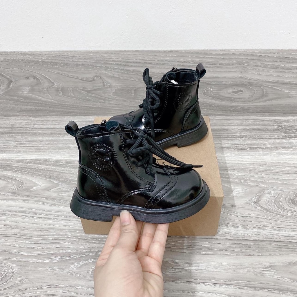 Giày bé trai bé gái bốt da bóng cho bé dây bộc cá tính đi nhảy đi chơi mẫu mới QCCC có hộp cho bé từ 1 tuổi BO268