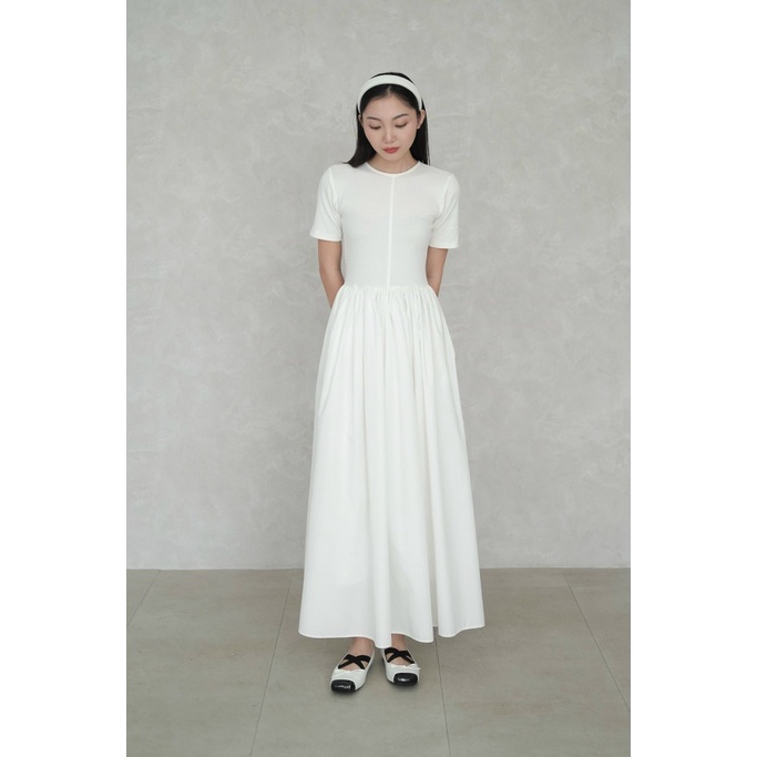 RUBIES Maya Dress - Đầm Dài Nữ Vải Thun Phối Kate Dáng Ôm Tùng Xòe Tay Ngắn Cổ Tròn
