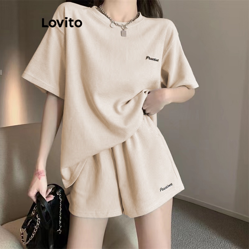 Set quần short Lovito cơ bản họa tiết chữ thường ngày cho nữ LNE20161 (Màu kaki nhạt)