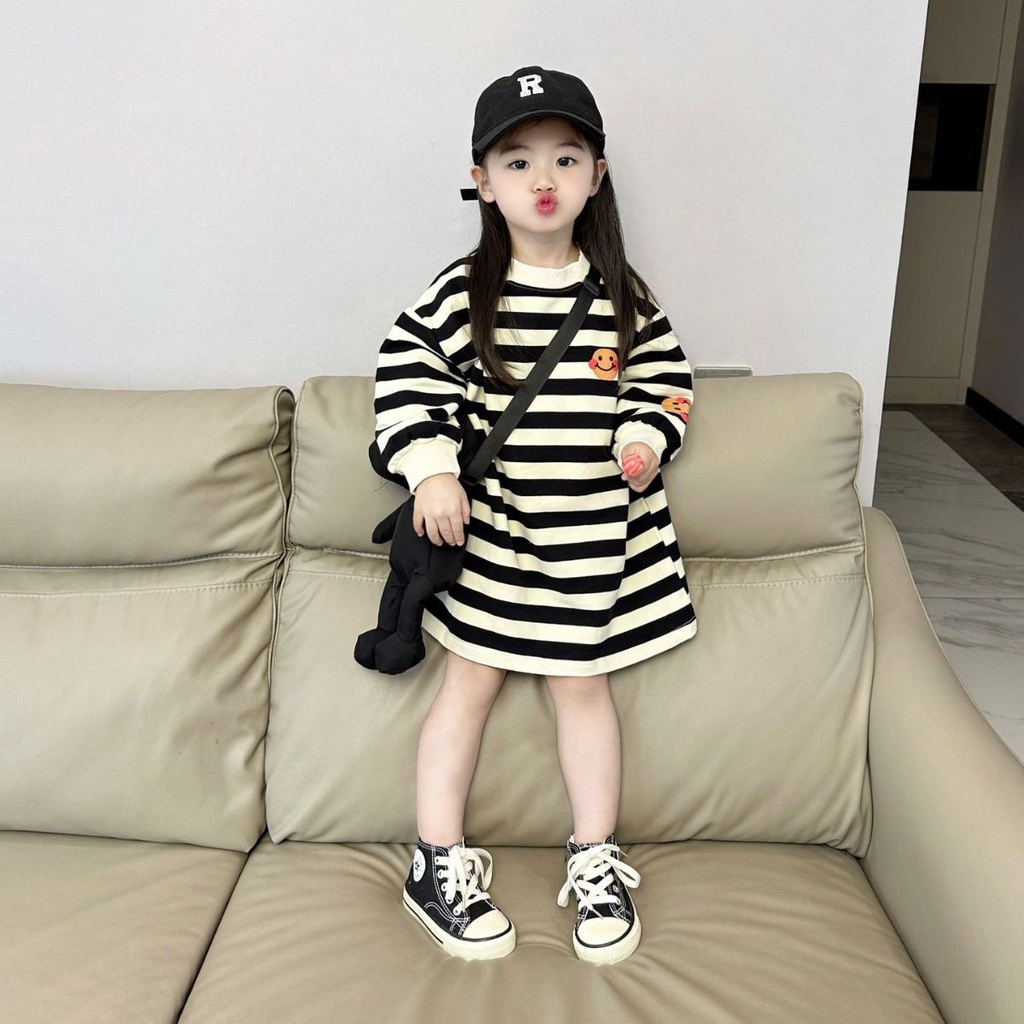 Đầm Nỉ Dài Tay Họa Tiết Kẻ Sọc Mặt Cười Phong Cách Hàn Quốc Cho Bé Gái