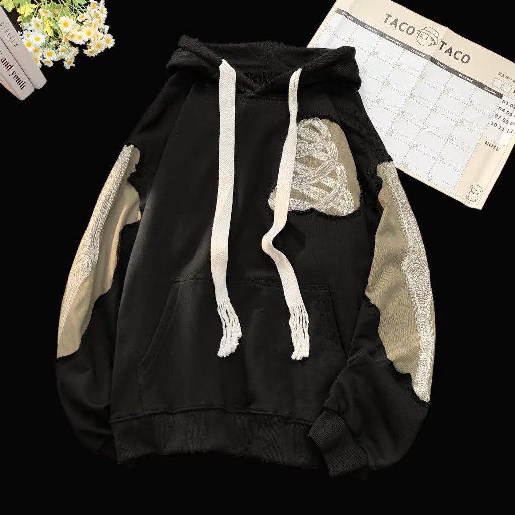 Áo hoodie Thêu Vá Lỗ Phong Cách Đường Phố Mỹ Màu Tối Cho Cặp Đôi