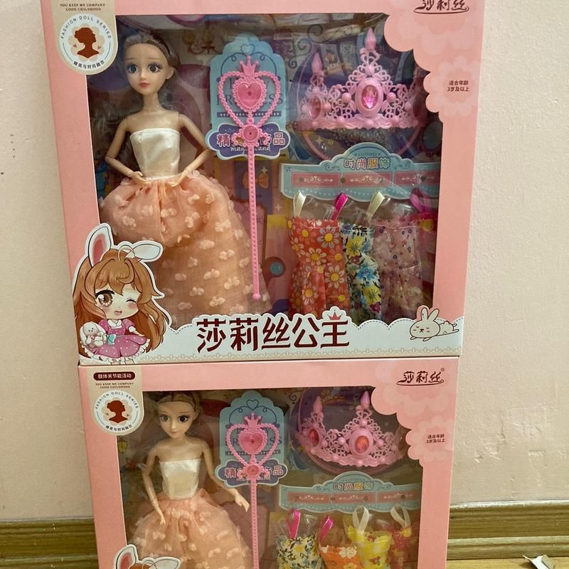 Búp bê thời trang có khớp xoay - Có kèm 4 váy, vương miện, gậy có khớp tay