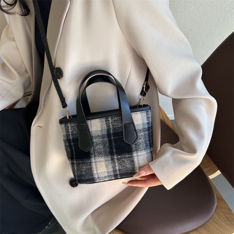 Túi Xách Tay Đeo Vai Kẻ Sọc Thời Trang Thu Đông Mới 2023 Dành Cho Bạn Nữ