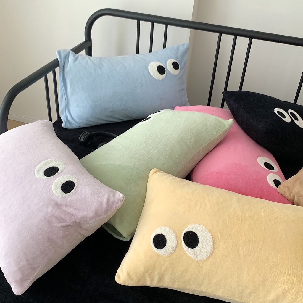 Cặp Vỏ Gối Nhung Hai Mặt 48x74cm Họa Tiết Đôi Mắt To