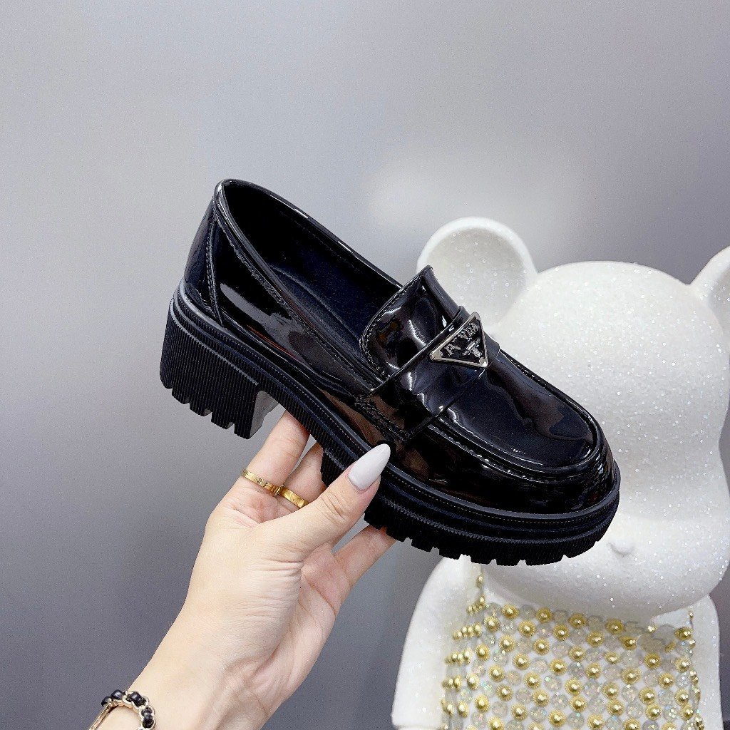 Giày Loafer Nữ Prada Da Lì, Da Bóng Kiểu Dáng Thời Trang MT-002