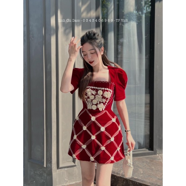 ĐẦM NHUNG ĐỎ CỔ VUÔNG VIỀN  HOA TRẮNG PHỐI HỌA TIẾT CARO SIÊU SANG MẶC TẾT | TiemChangHie