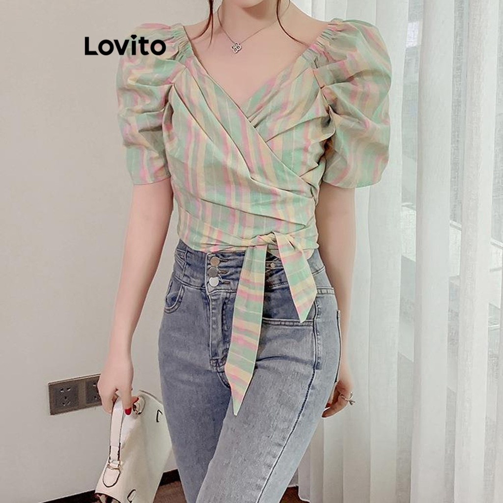 Áo kiểu Lovito tay phồng tôn dáng xếp nếp họa tiết hoa nhí thường ngày cho nữ LNE21276