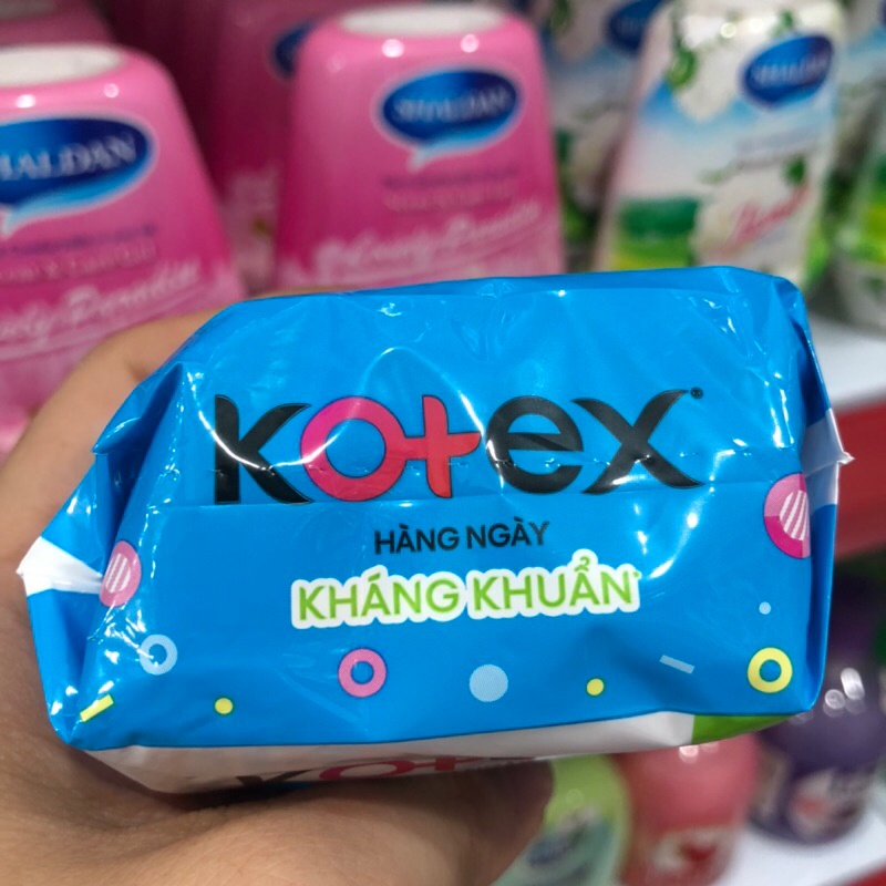 Băng Vệ Sinh Hằng Ngày Kotex Siêu Mềm Kháng Khuẩn Gói 8 Miếng