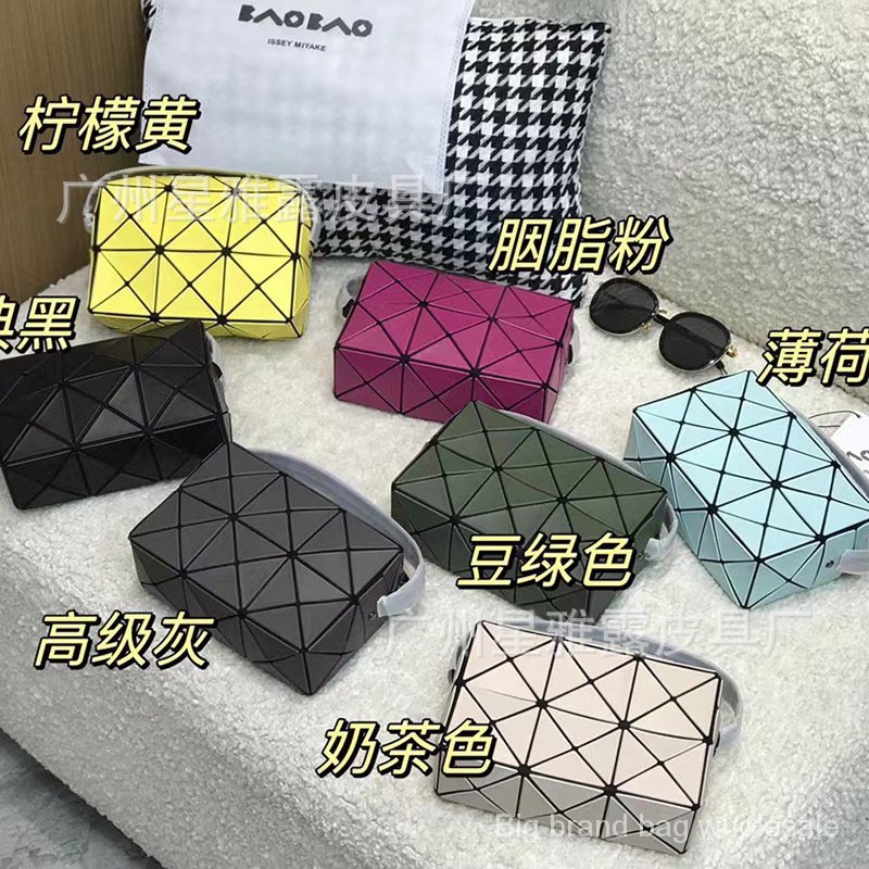 Túi Đeo Chéo Hình Vuông Nhỏ Đựng Điện Thoại Có Khóa Kéo Phong Cách macaron 2023 issey miyake Mới Cho Nữ