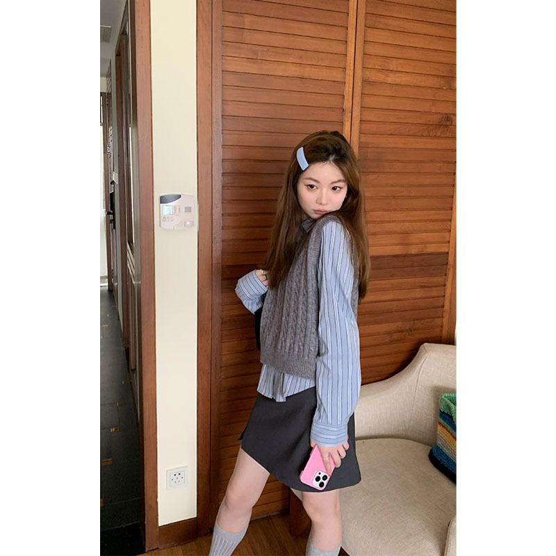 Áo Ghi Lê Dệt Kim Cổ Chữ v Thêu Họa Tiết Màu Sắc Tương Phản Thời Trang Cho Nữ