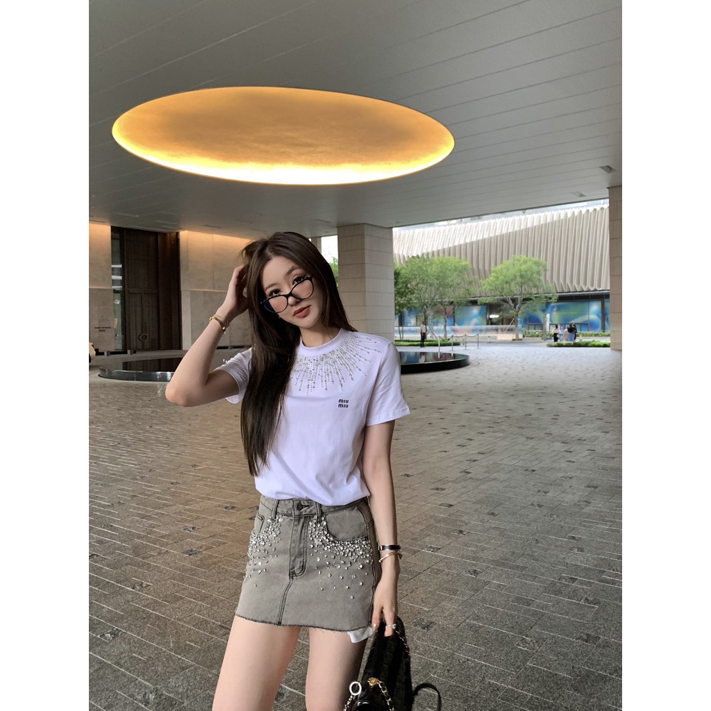MIU MIU early autumn new hot girl style beaded gradient rhinestone decoration washed old low waist denim skirt