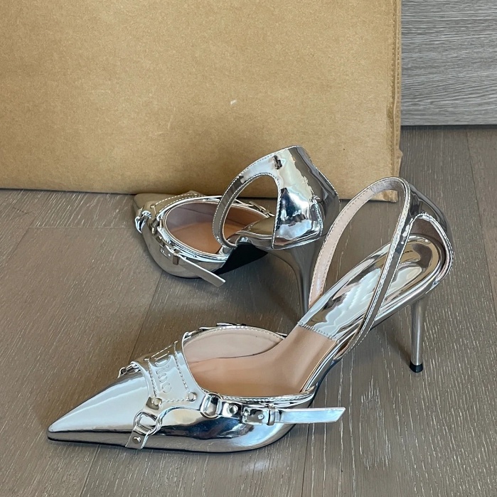 Giày Cao Gót Mũi Nhọn Màu Đen Đính Đinh Tán Phong Cách Âu Mỹ