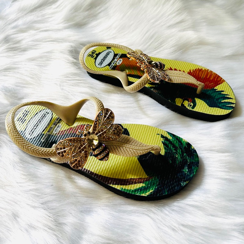 Dép sandal nữ quai chiếc lá đính charm ong chúa siêu hot hot , dép đi biển