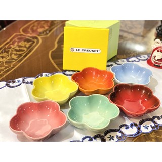 Đĩa hình bông hoa màu trơn Le Creuset 6 cái - Le Creuset Flower-shaped fruit plate solid color Le Creuset 5"