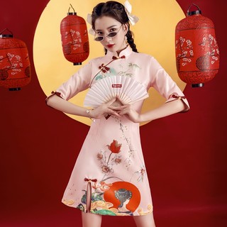 Sườn xám màu hồng Đầm sườn xám Truyền Thống Trung Quốc cải tiến mới mùa thu ba phần tư cho bé gái trẻ ngắn hàng ngày