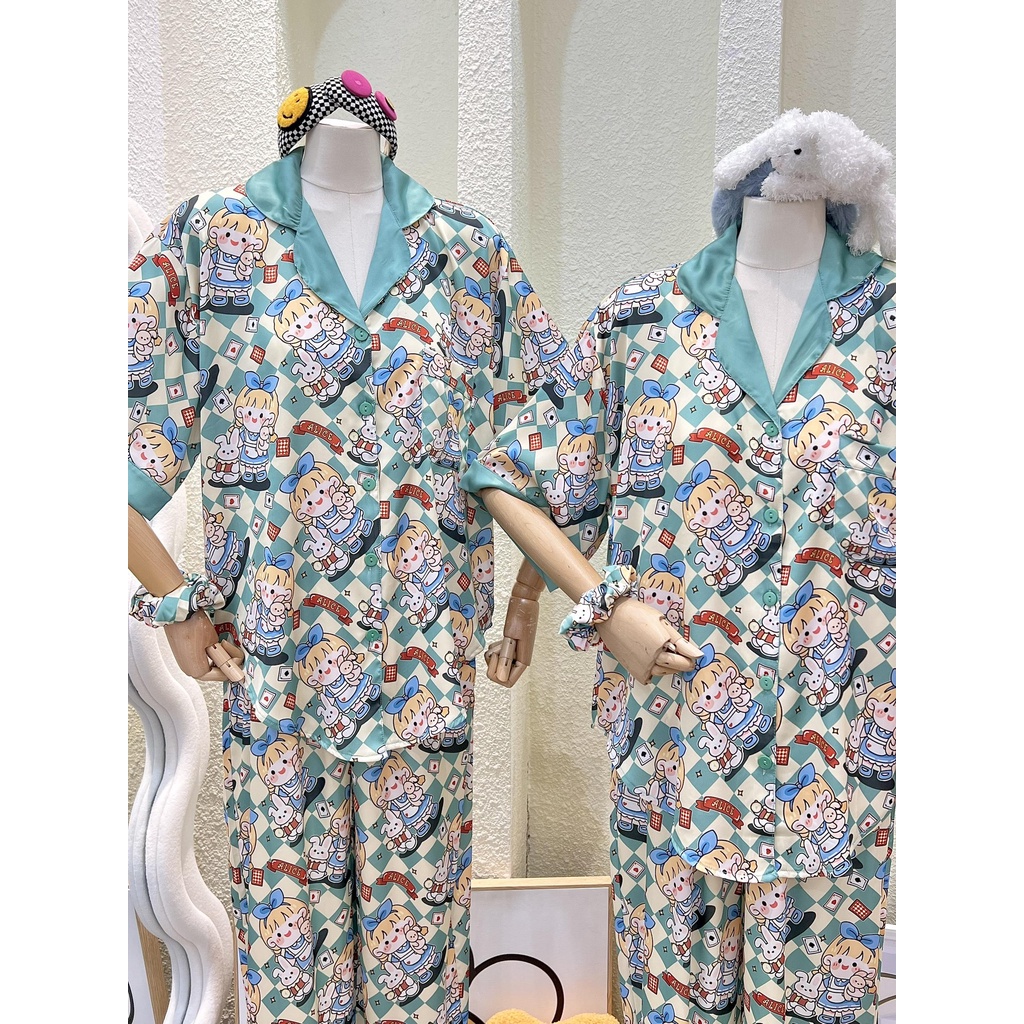 Bộ Pijama Monybear quần dài , áo tay không dơi in hình bé Alice ôm thỏ caro xanh kèm cột tóc - HN1604