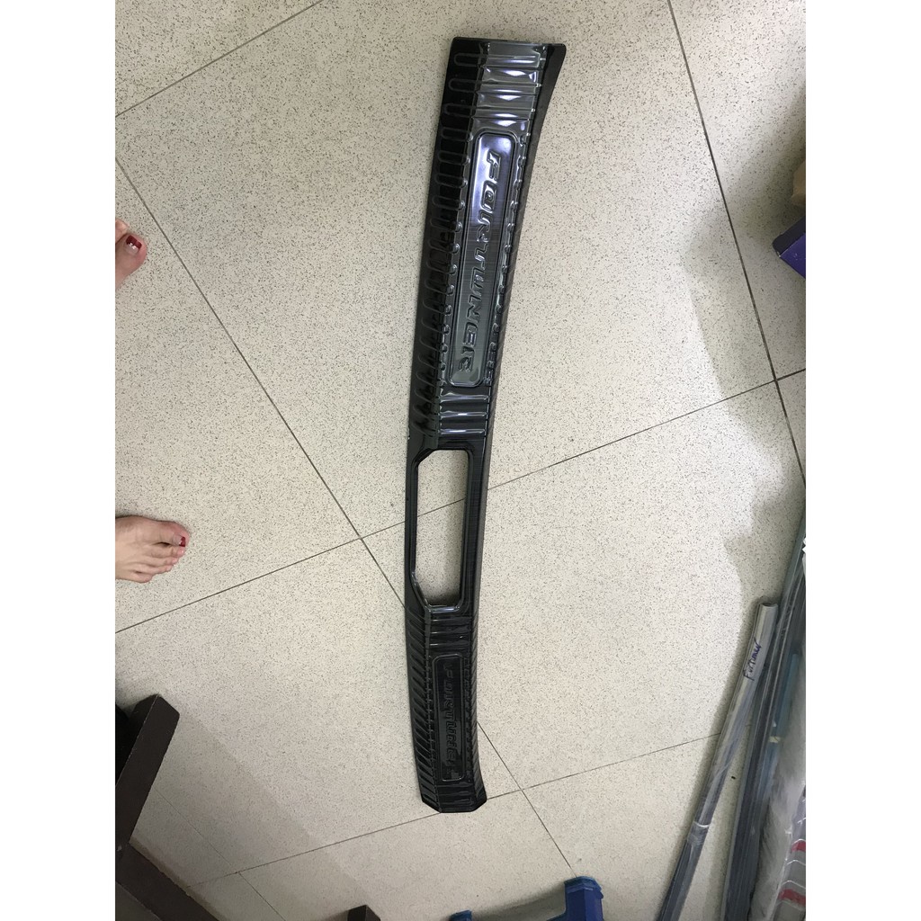Ốp Chống trầy cốp trong TITAN xe Toyota Fortuner 2017- 2021, 2022, 2023