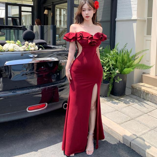 Đầm Dự Tiệc Lệch Vai Dáng Dài Màu Đỏ Rượu Vang Sang Trọng Cho Nữ