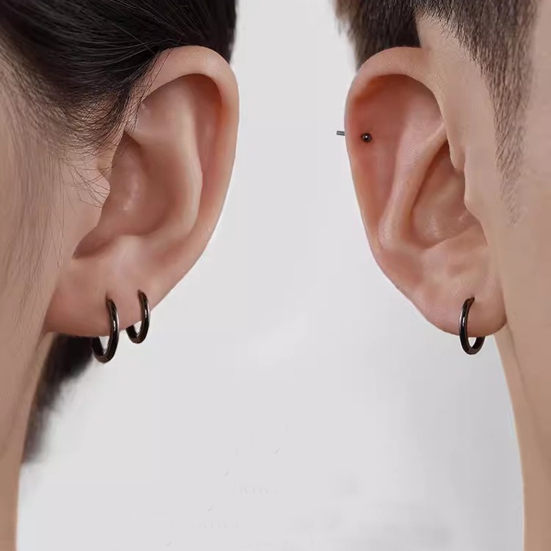 1 Khuyên Tai Tròn Bằng Thép Không Gỉ Bóng Cổ Điển Màu Vàng / Bạc Thời Trang unisex