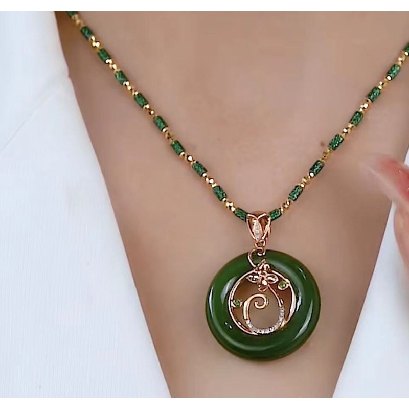 Dây Chuyền Ngọc Bích Mặt Hình Hoa An Toàn Có Khóa Cài Cho Bạn Gái