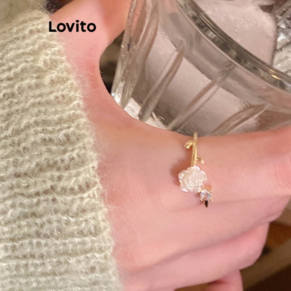 Nhẫn Lovito hình hoa thường ngày cho nữ LNA28171