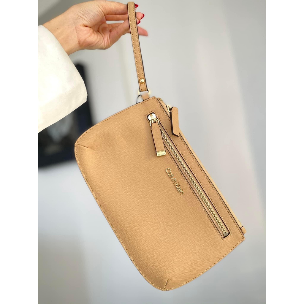 Ví nữ Calvin Klein quai móc siêu bền -Size 23x15cm, ngăn kéo phụ mặt trước, phone card thoải mái Chính Hãng