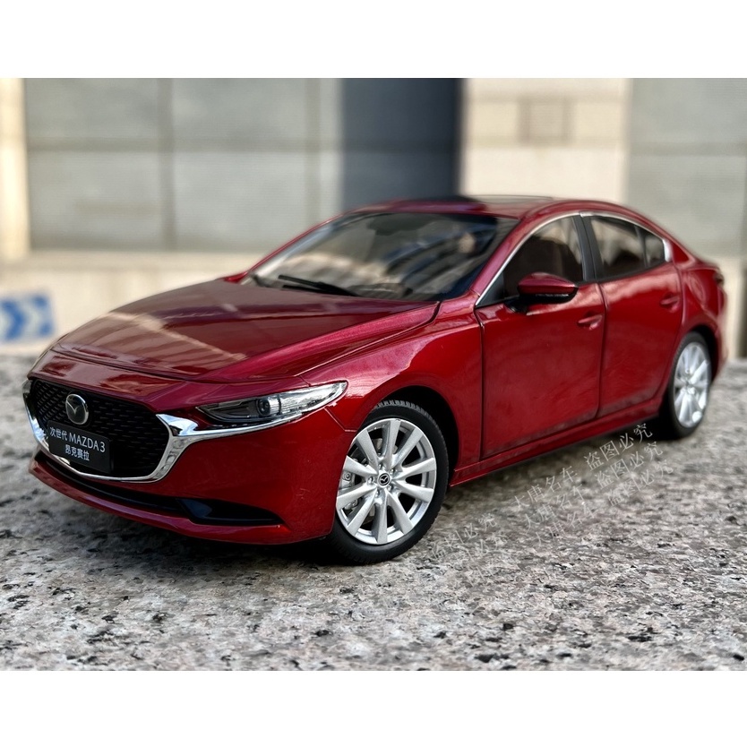 Mô hình xe Mazda 3 mẫu 2022  tỉ lệ 1:18 có ô tô tặng kèm