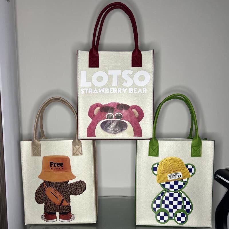 PVN61648 Túi vải nỉ tote tiện lợi đa năng họa tiết hoạt hình gấu dâu T2