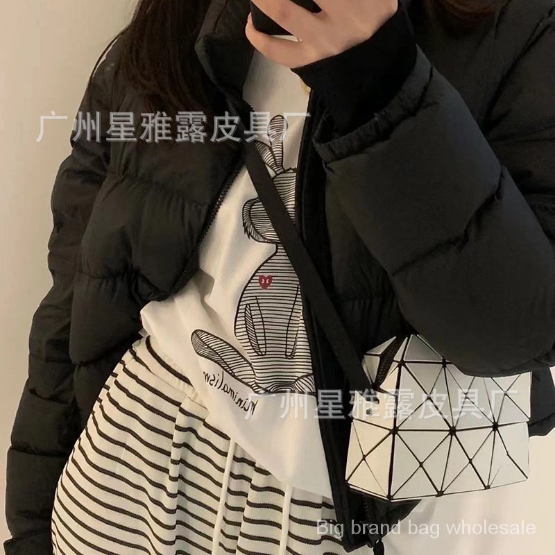 Túi Đeo Chéo Hình Vuông Nhỏ Đựng Điện Thoại Có Khóa Kéo Phong Cách macaron 2023 issey miyake Mới Cho Nữ