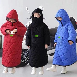 Tấm chắn gió bằng lông cừu dày dặn cho bé khi đi xe máy