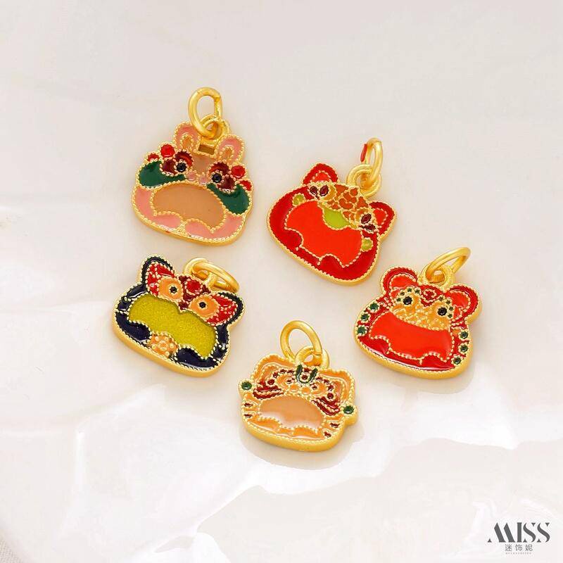 Mặt Dây Chuyền Vàng 18k Hình Năm Con Rồng Nhỏ Nhắn