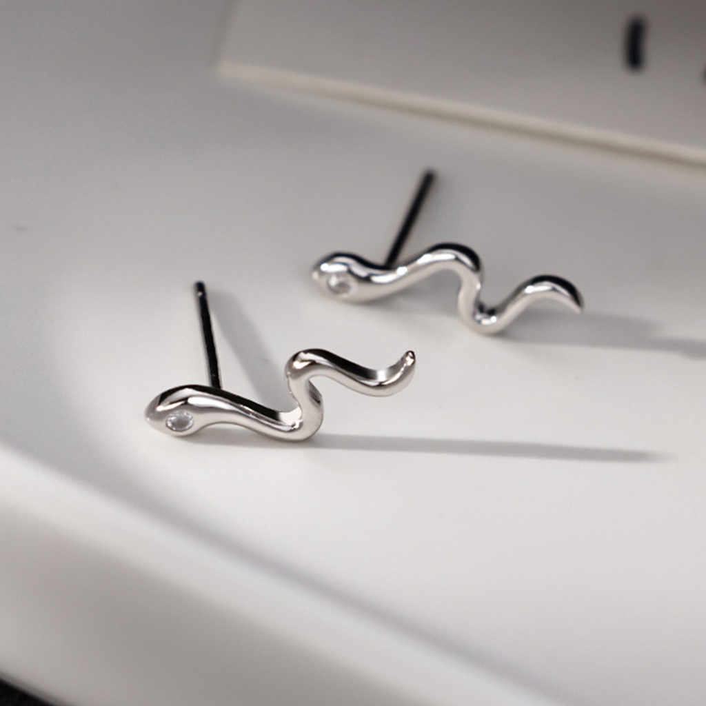 Set 1 / 2 Đôi Bông Tai Hình Rắn Cá Tính Cho Nữ