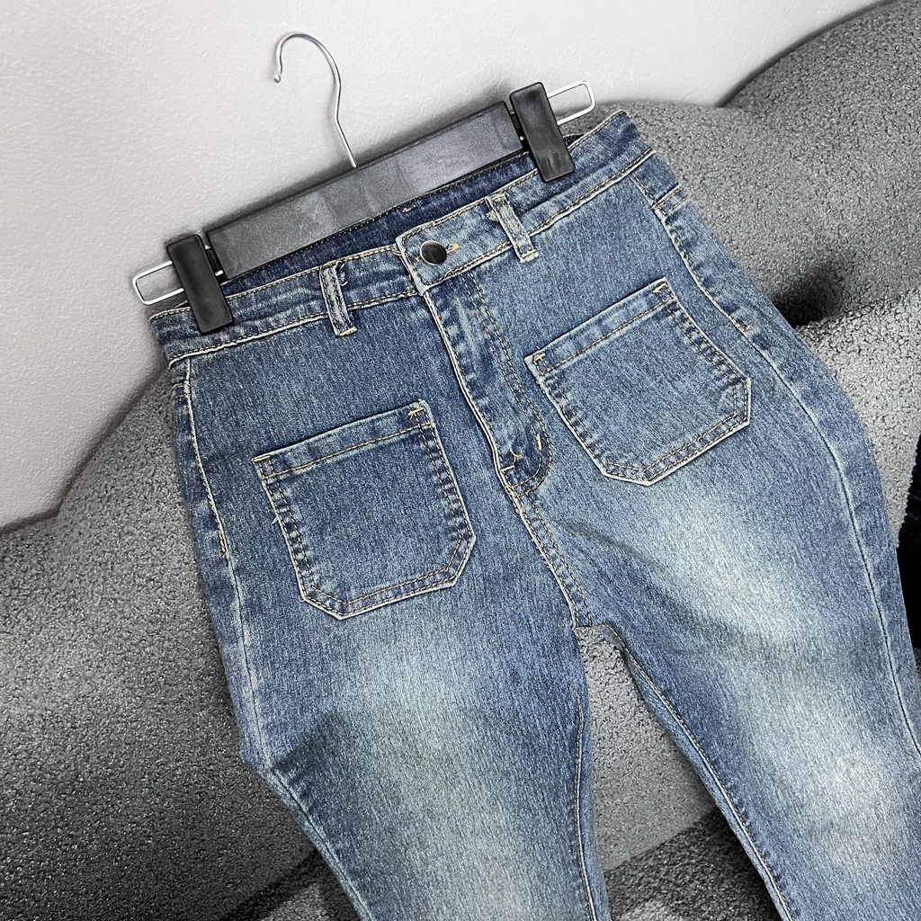 Quần Jean nữ ống loe màu xanh có 2 túi cơi phía trước trẻ trung