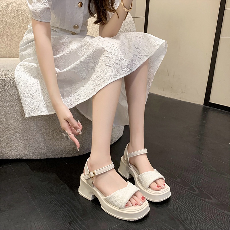 Xăng đan Đế Mềm Nhẹ Không Trượt Thời Trang Mùa Hè Cho Nữ