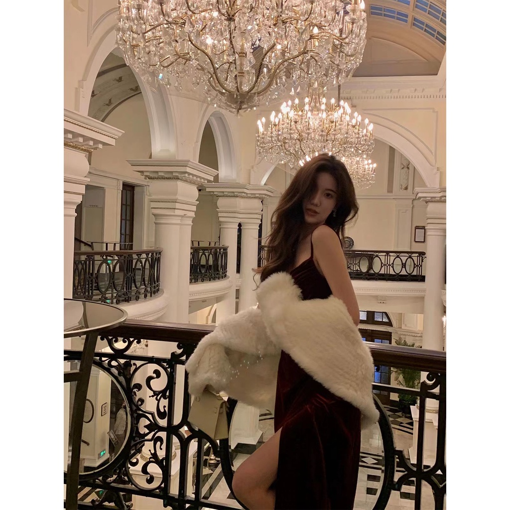 Sugemiusi hepburn Đầm Nhung Hai Dây Màu Đỏ Rượu Vang Xẻ Tà Quyến Rũ