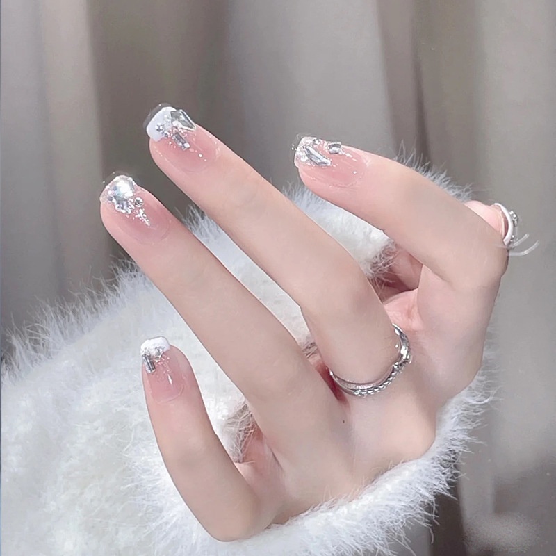 Móng Tay Giả Màu Trắng Đính Kim Cương Trắng Lấp Lánh Kiểu Pháp Cho Con Gái