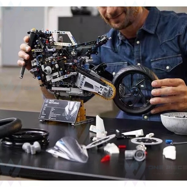 Mô Hình Xe Mô Tô BMW M1000RR 42130 Tỷ Lệ 1:5 Đồ Chơi Lắp Ráp 1920PCS