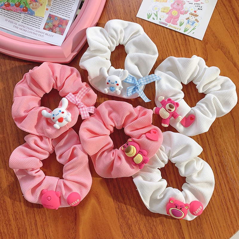 Scrunchies cột tóc gấu dâu đính charm phong cách hiện đại dễ thương S58