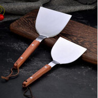 Xẻng teppanyaki cán gỗ loại 1