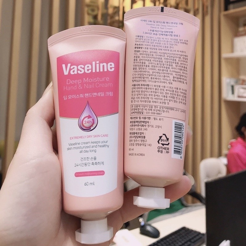 Kem tay dưỡng ẩm làm khoẻ móng Vaseline 24h Deep Moisture Hand & Nail