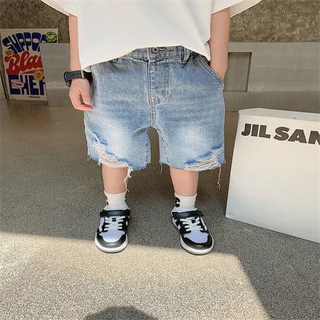 Trẻ em quần áo trẻ em quần bé trai phong cách mới mùa hè quần short trẻ em thời trang phố chiên rách denim giữa quần