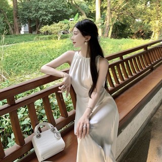 Đầm maxi satin thắt eo màu kem siêu sang
