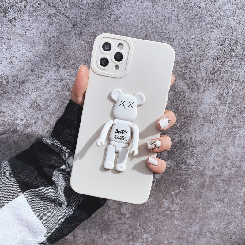Ốp Lưng Basic Camera Nổi - Mẫu BE@RBRICK ( Kèm Giá Đỡ Hình Gấu ) - Nền Trắng - VN010