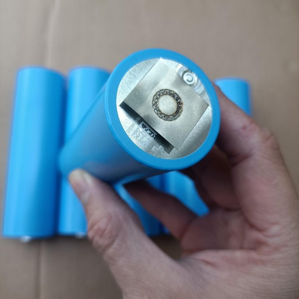 Cell sắt photphat EVE 40135 - 3.2v - 20Ah hàn sẵn kẽm (kèm khung)