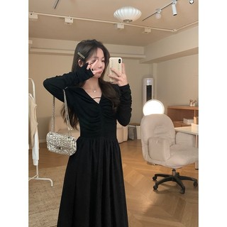 Xuân Thu Phong Cách Xếp Ly Màu Đen Dài Tay Đầm Nữ Cổ Chữ V Lớn Slim-fit Ôm Hơn Nhìn Đi Lại Phong Cách Chữ A Nhỏ Đen