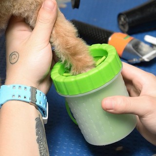Cốc làm sạch chân thú cưng Silicone Dog Paw Cleaner Bàn chải làm sạch nhanh di động Chải lông Pembersih Kaki