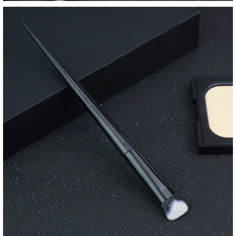 Cọ che khuyết điểm hai mặt KVD40, cọ nền che khuyết điểm hình vát, chuyên che quầng thâm và vết thâm