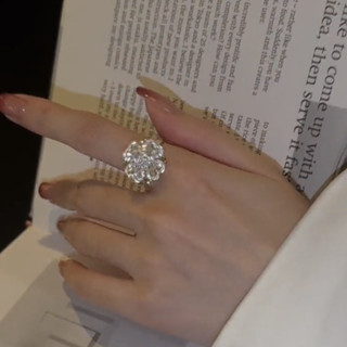 Hoa bốn lá xoay Tính khí cảm giác cao cấp O cao cấp