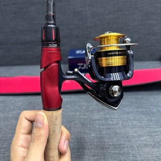 Bộ Cần Câu ILURE + Máy Daiwa Sweepfire